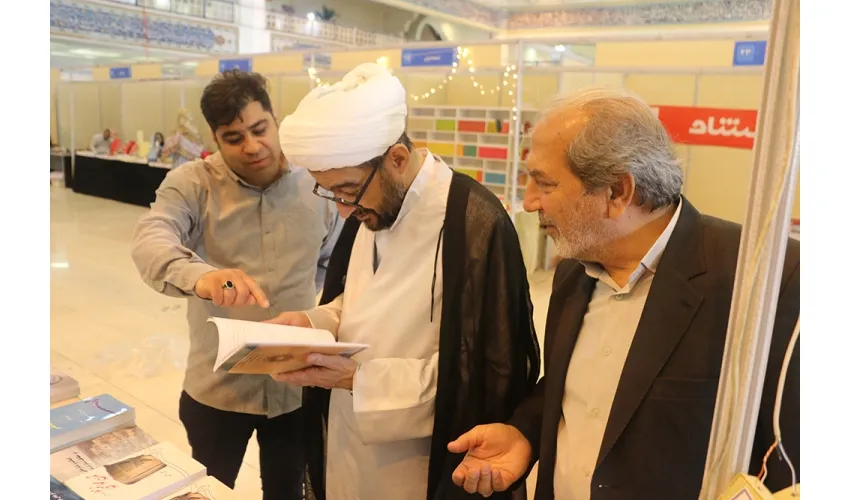 بازدید رئیس سازمان «سمت» در ساعات اولیه روز نخست سی‌وچهارمین دوره نمایشگاه بین‌المللی کتاب تهران