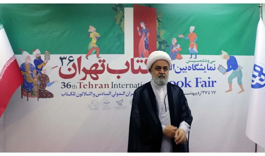 بازدید دکتر شهریاری، از غرفه‌های سازمان «سمت» در سی‌وششمین نمایشگاه بین‌المللی کتاب تهران