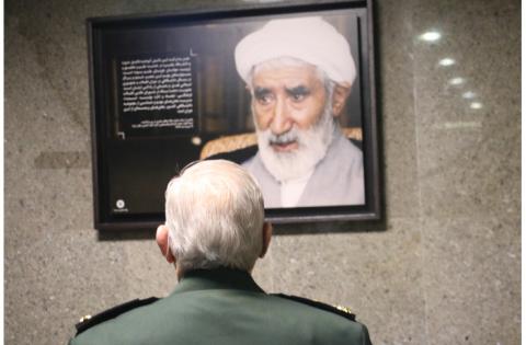 سرلشکر صفوی: دولت جدید آمریکا هم نمی‌تواند مانع سقوط هیمنه آمریکا شود/ آیت‌الله احمد عابدی: تواضع، فروتنی و دلدادگی به اهل‌بیت (ع) در حاج قاسم مشهور بود — تصویر 5