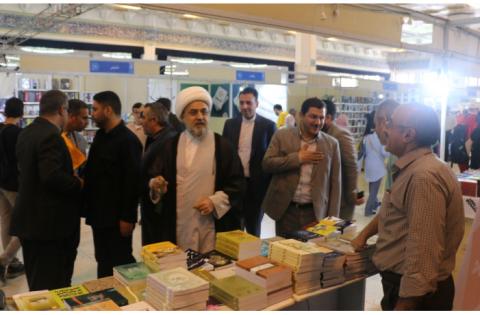 بازدید دکتر شهریاری از غرفه «سازمان مطالعه و تدوین» — تصویر 3