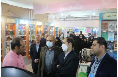 دیدار معاون پژوهشی وزارت علوم، تحقیقات و فناوری از غرفه دانشگاهی «سمت» — تصویر 2