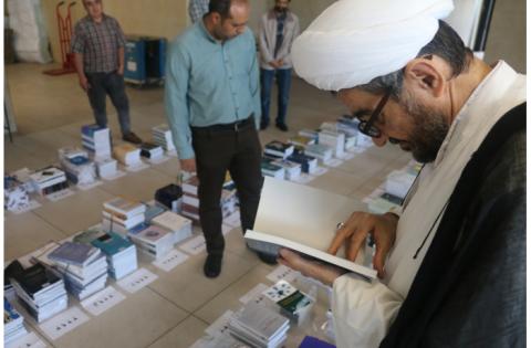 بازدید رئیس سازمان از بخش مجازی غرفه «سمت» در سی‌وپنجمین نمایشگاه بین‌المللی کتاب تهران — تصویر 3