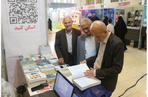 گزارش تصویری از بازدیدکنندگان غرفه سازمان «سمت» — تصویر 11