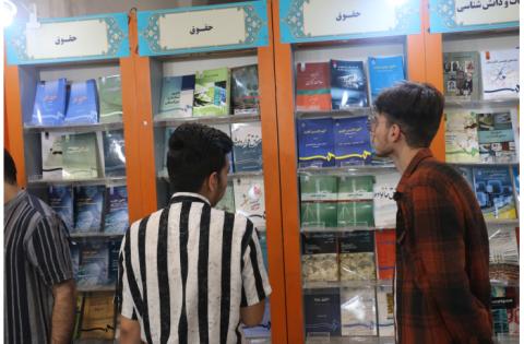 گزارش تصویری از غرفه «سمت» در سی‌وپنجمین نمایشگاه بین‌المللی کتاب تهران (بخش دوم) — تصویر 2
