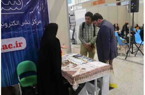 گزارش تصویری از غرفه «سمت» در سی‌وپنجمین نمایشگاه بین‌المللی کتاب تهران (بخش دوم) — تصویر 3