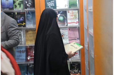 گزارش تصویری از غرفه «سمت» در سی‌وپنجمین نمایشگاه بین‌المللی کتاب تهران (بخش دوم) — تصویر 7