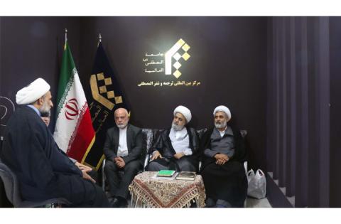 بازدید دکتر شهریاری، از غرفه‌های سازمان «سمت» در سی‌وششمین نمایشگاه بین‌المللی کتاب تهران — تصویر 3