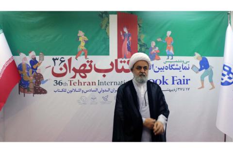 بازدید دکتر شهریاری، از غرفه‌های سازمان «سمت» در سی‌وششمین نمایشگاه بین‌المللی کتاب تهران — تصویر 8