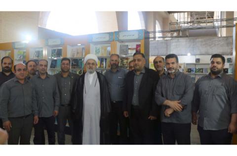 بازدید دکتر شهریاری، از غرفه‌های سازمان «سمت» در سی‌وششمین نمایشگاه بین‌المللی کتاب تهران — تصویر 11