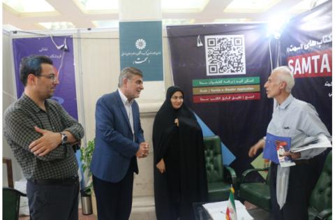 بازدید معاون پژوهشی «سمت» از غرفه سازمان مطالعه و تدوین در سی‌وششمین نمایشگاه بین‌المللی کتاب تهران — تصویر 1