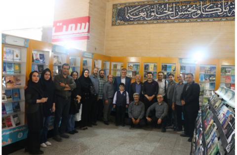 بازدید معاون پژوهشی «سمت» از غرفه سازمان مطالعه و تدوین در سی‌وششمین نمایشگاه بین‌المللی کتاب تهران — تصویر 4