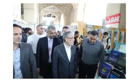 بازدید وزیر علوم، تحقیقات و فناوری از غرفه دانشگاهی «سمت»